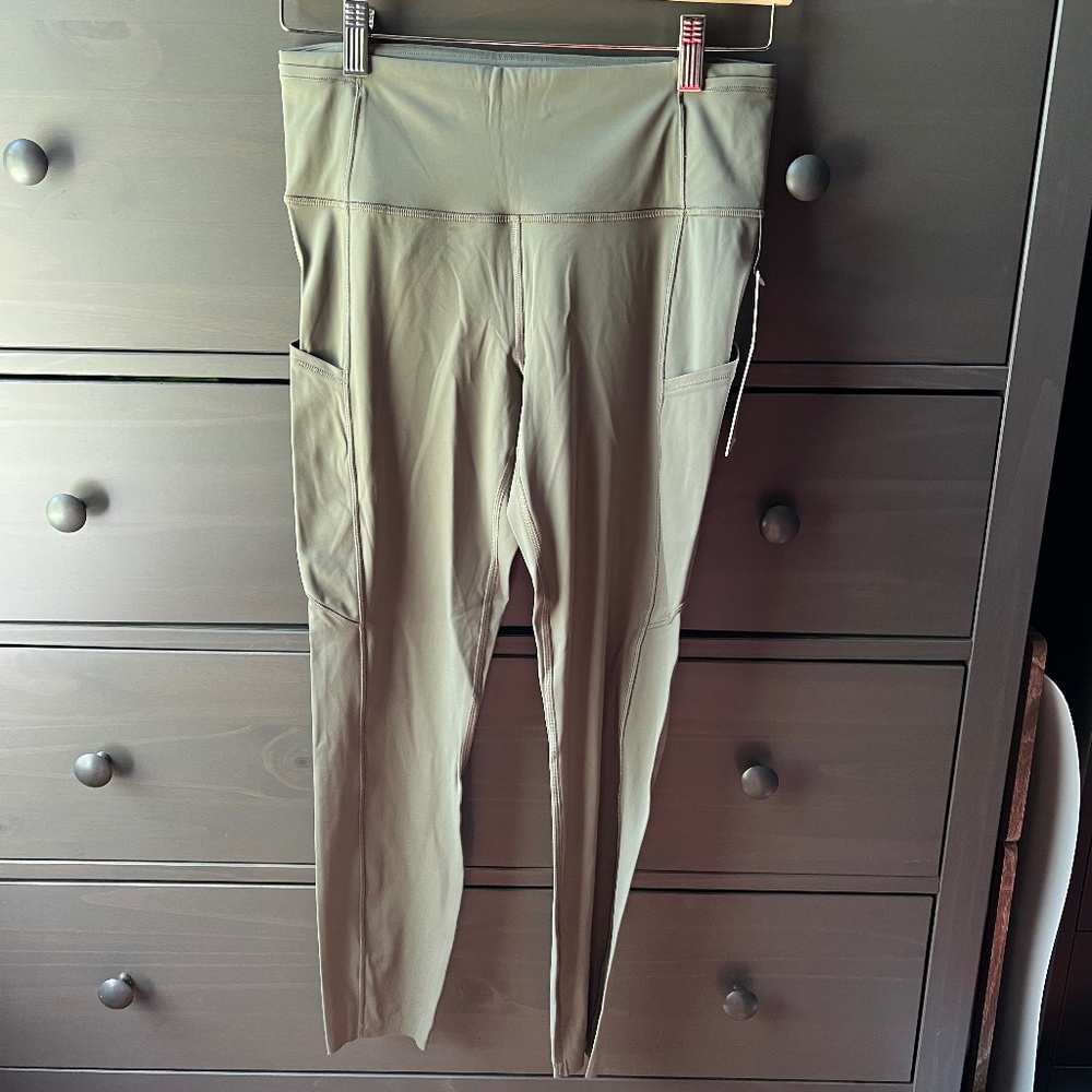Lululemon Fast and Free Legging, Size 8
